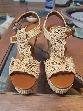 La Clergerie Women’s Woven T-Strap Wedge Sandals - Beige